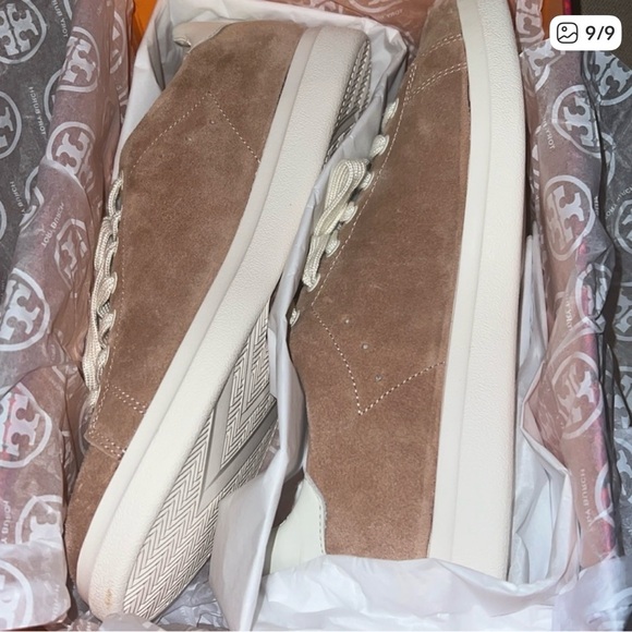 Tory Burch Howell Court Sneaker Suede Size 8 NEW - Picture 2 of 9